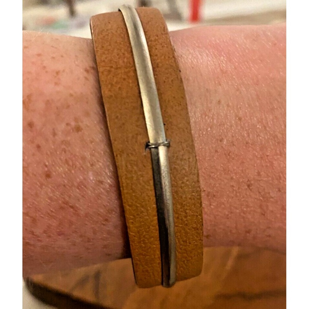 Women's Western Bracelet Leather and Silver Tone Metal Cuff‎ Jewelry